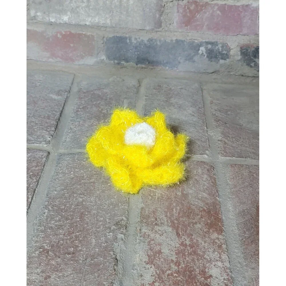 Yellow and White Flower Scrubby